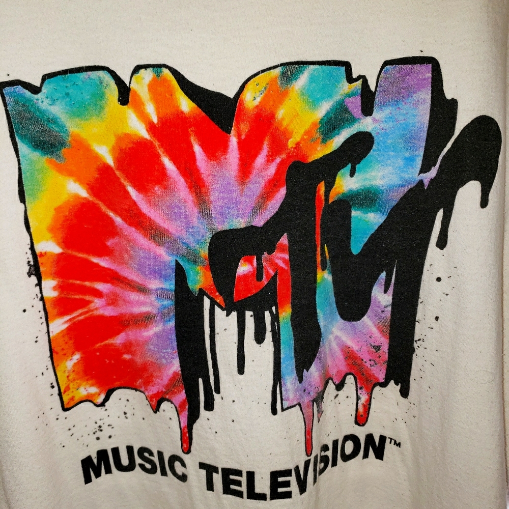 White graphic tee